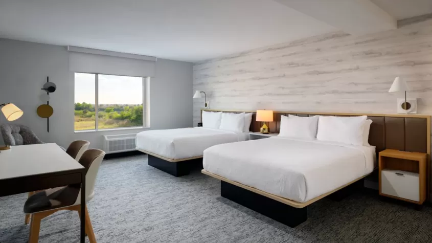 2 Queen Suite with Kitchen 